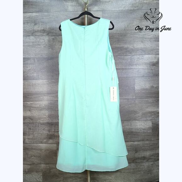 Make You Pretty Plus Size High Neck Sleeveless Dress Size 18W - Picture 2 of 7